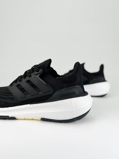 Tênis Adidas UltraBoost Light 23