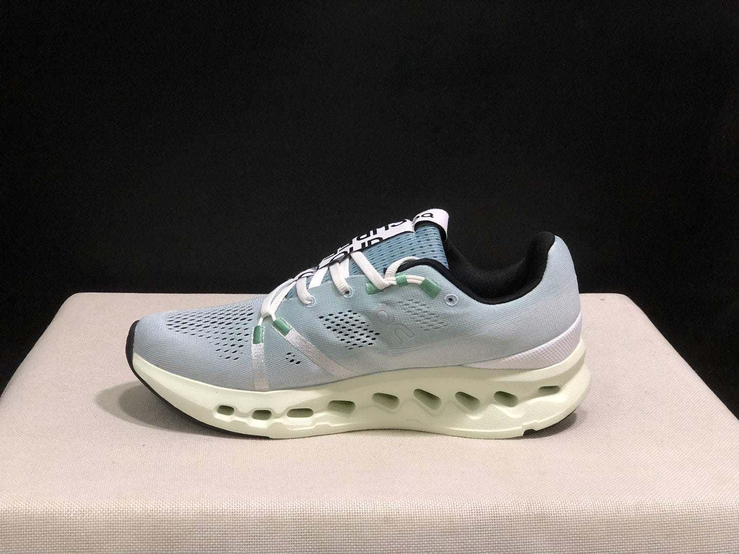 Tênis On Running Cloudsurfer