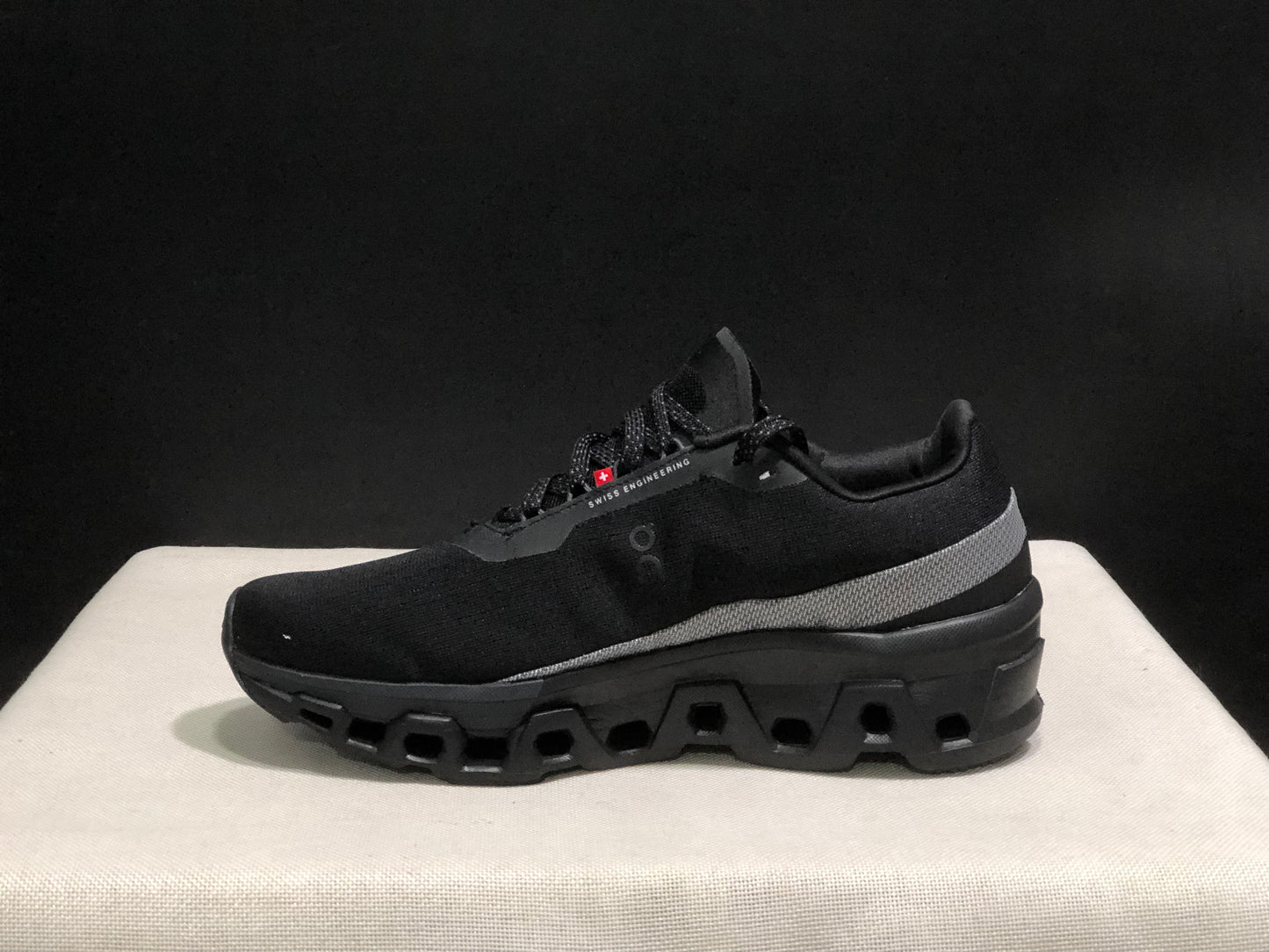 Tênis On Running Cloudmonster 2