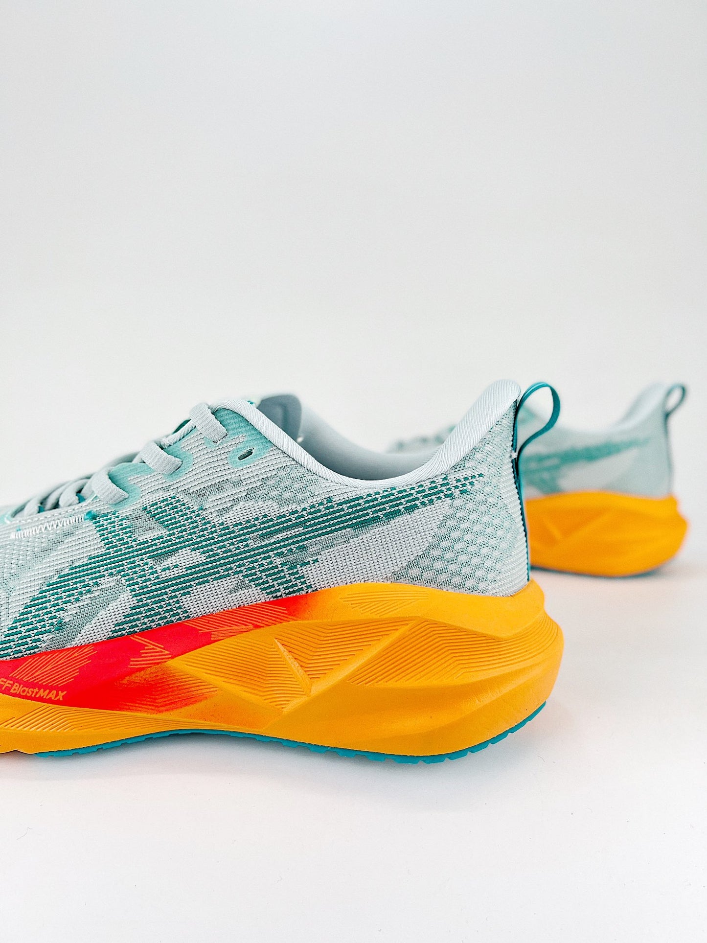 Tênis Asics Novablast 5