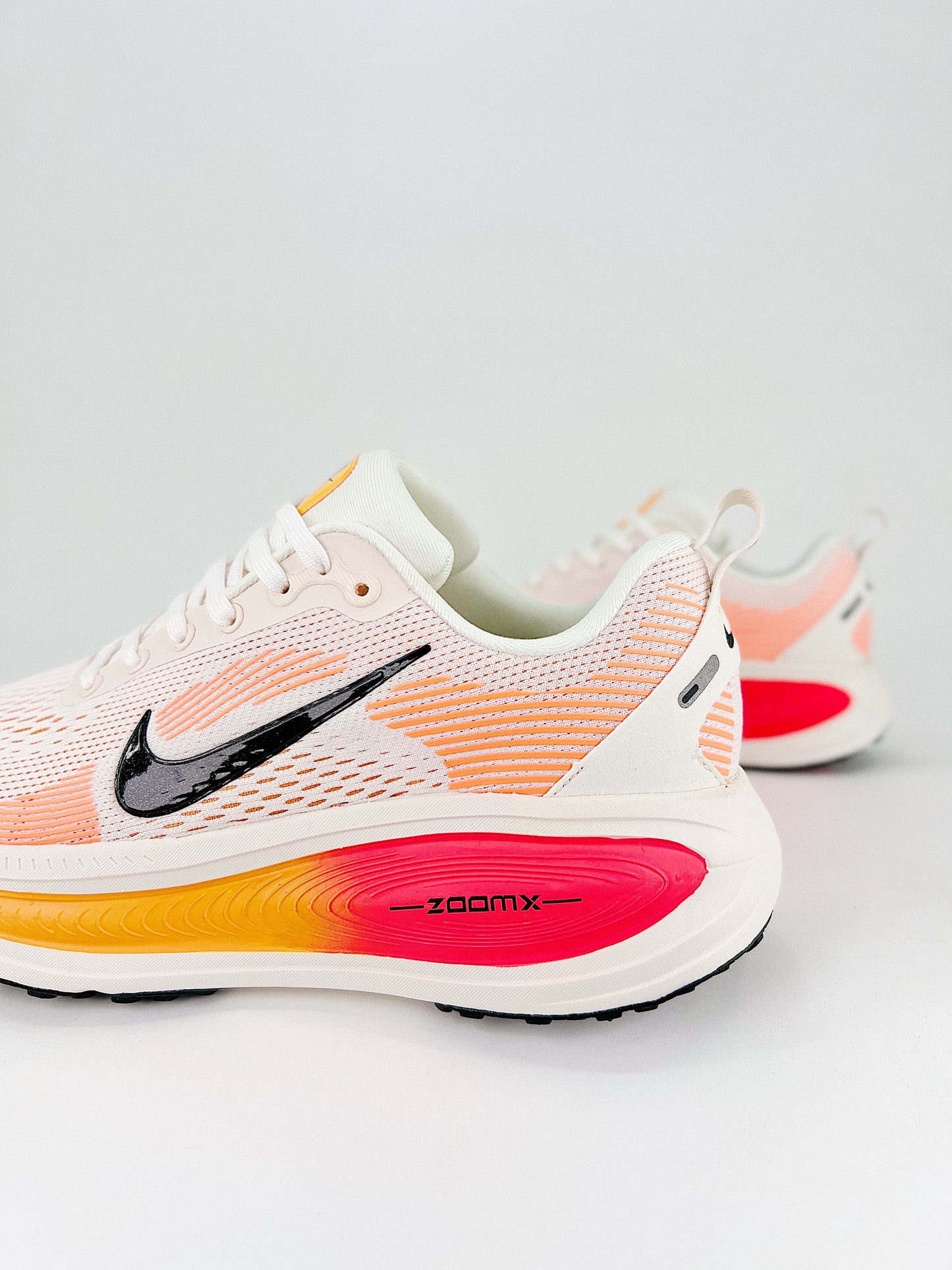 Tênis Nike Vomero 18