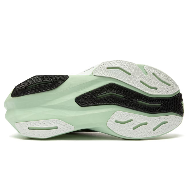 Tênis New Balance FuelCell Rebel V4