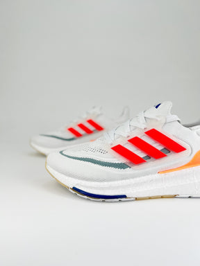 Tênis Adidas UltraBoost Light 23