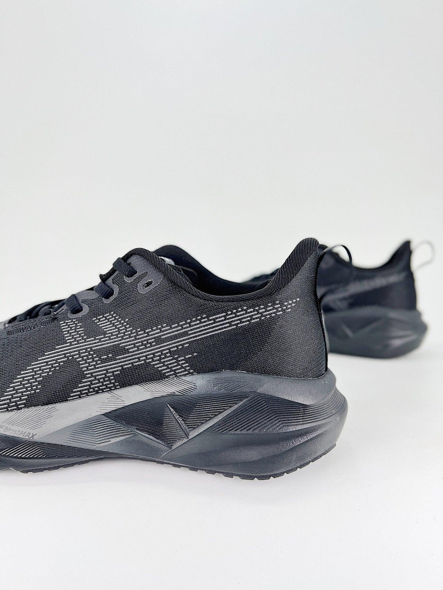 Tênis Asics Novablast 5