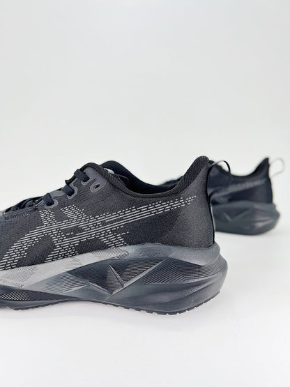 Tênis Asics Novablast 5