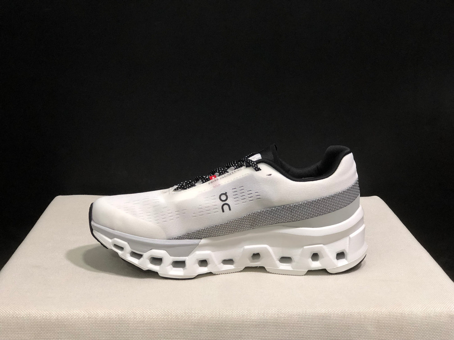 Tênis On Running Cloudmonster 2