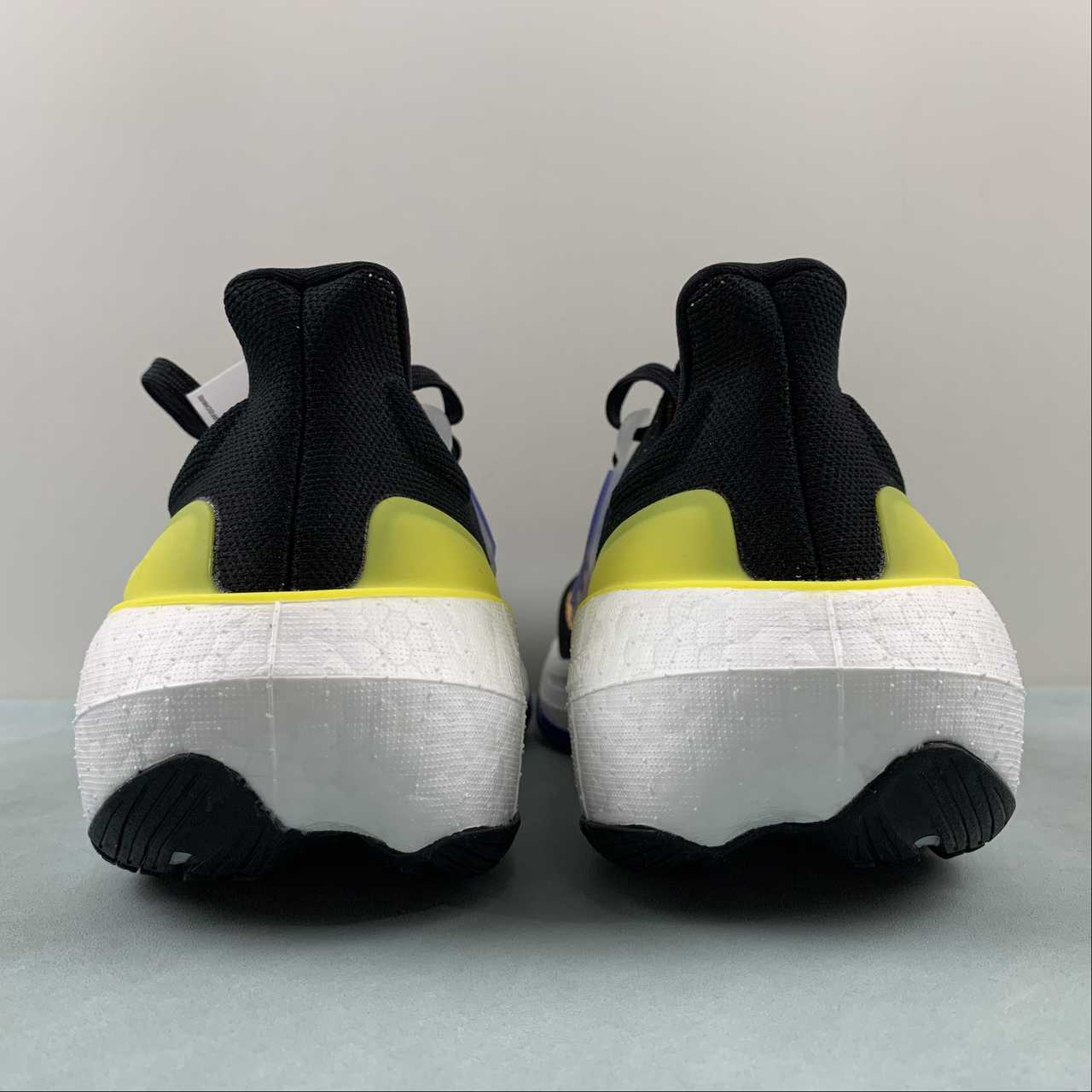 Tênis Adidas UltraBoost Light 23