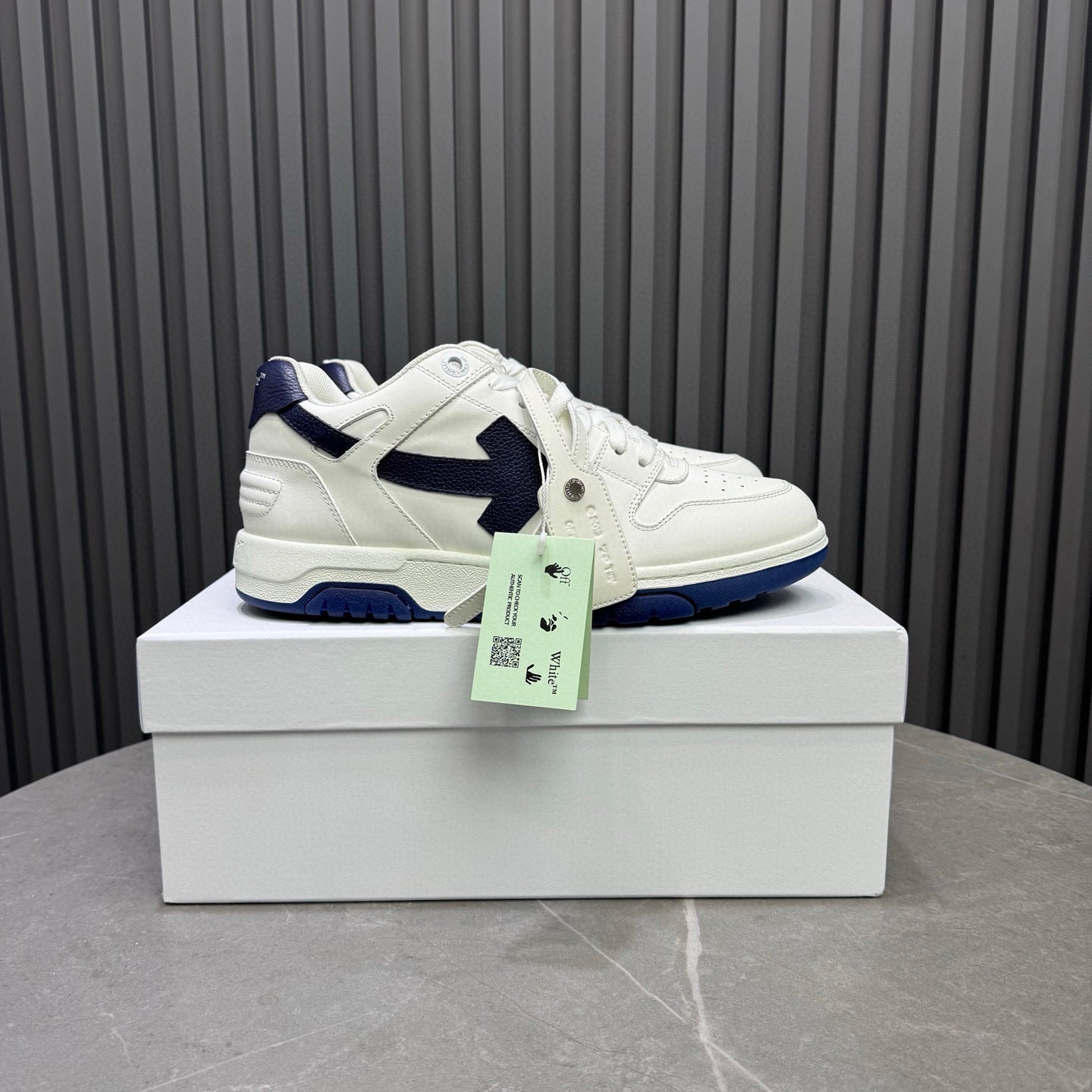 Tênis Off-White Out of Office de Couro