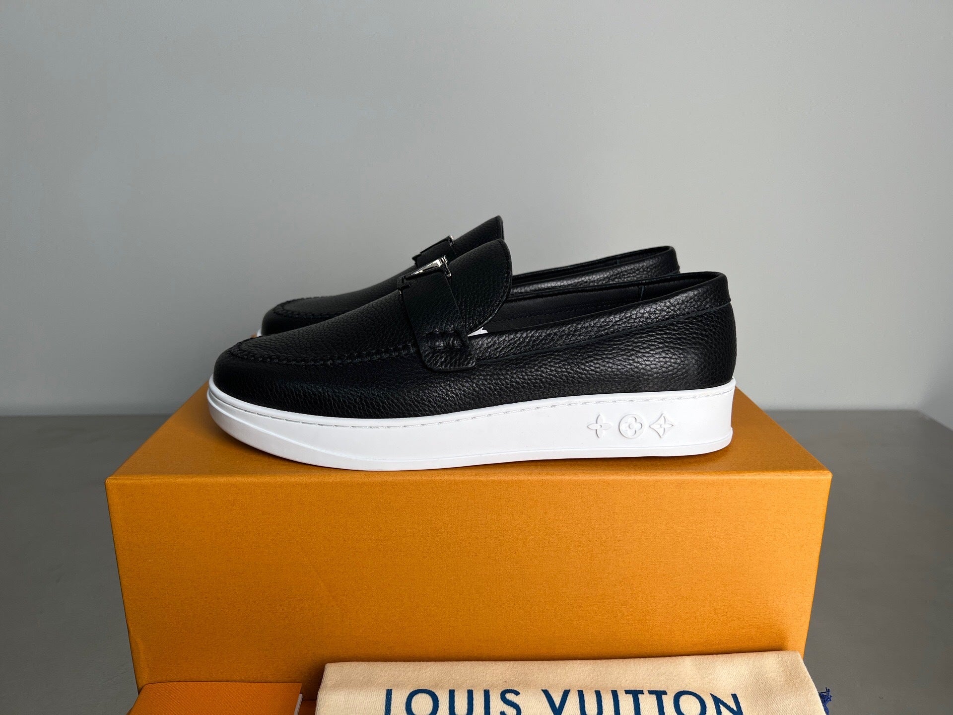 Sapato LV Resort Loafer Black