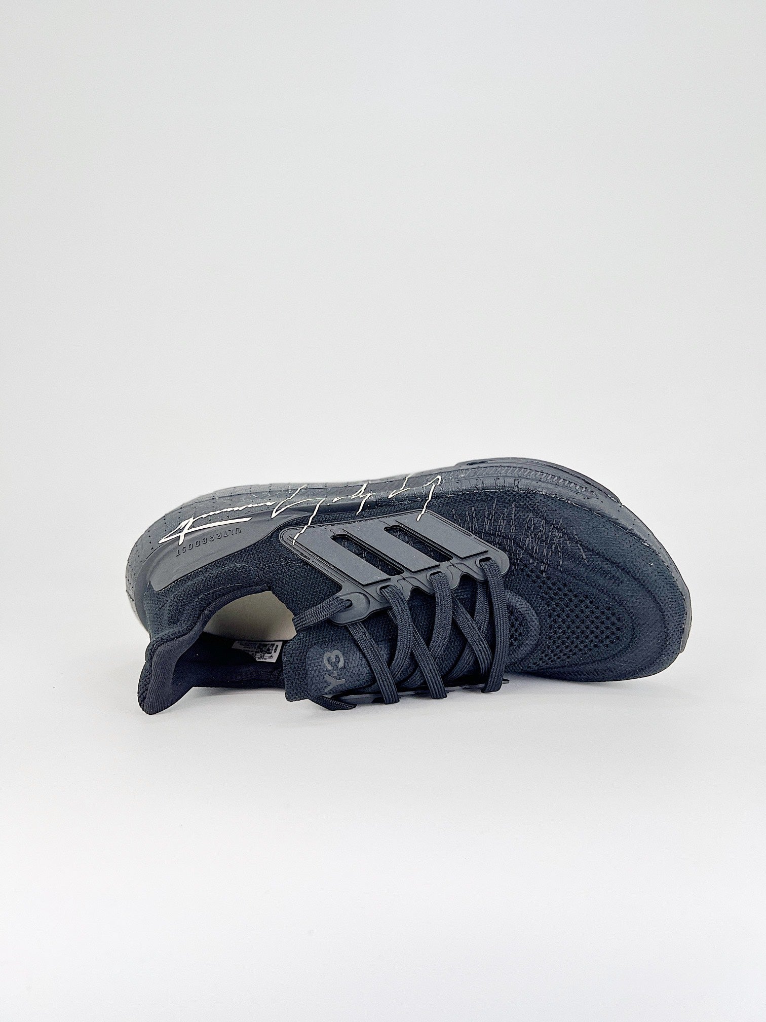 Tênis Y-3 Ultraboost Light 23