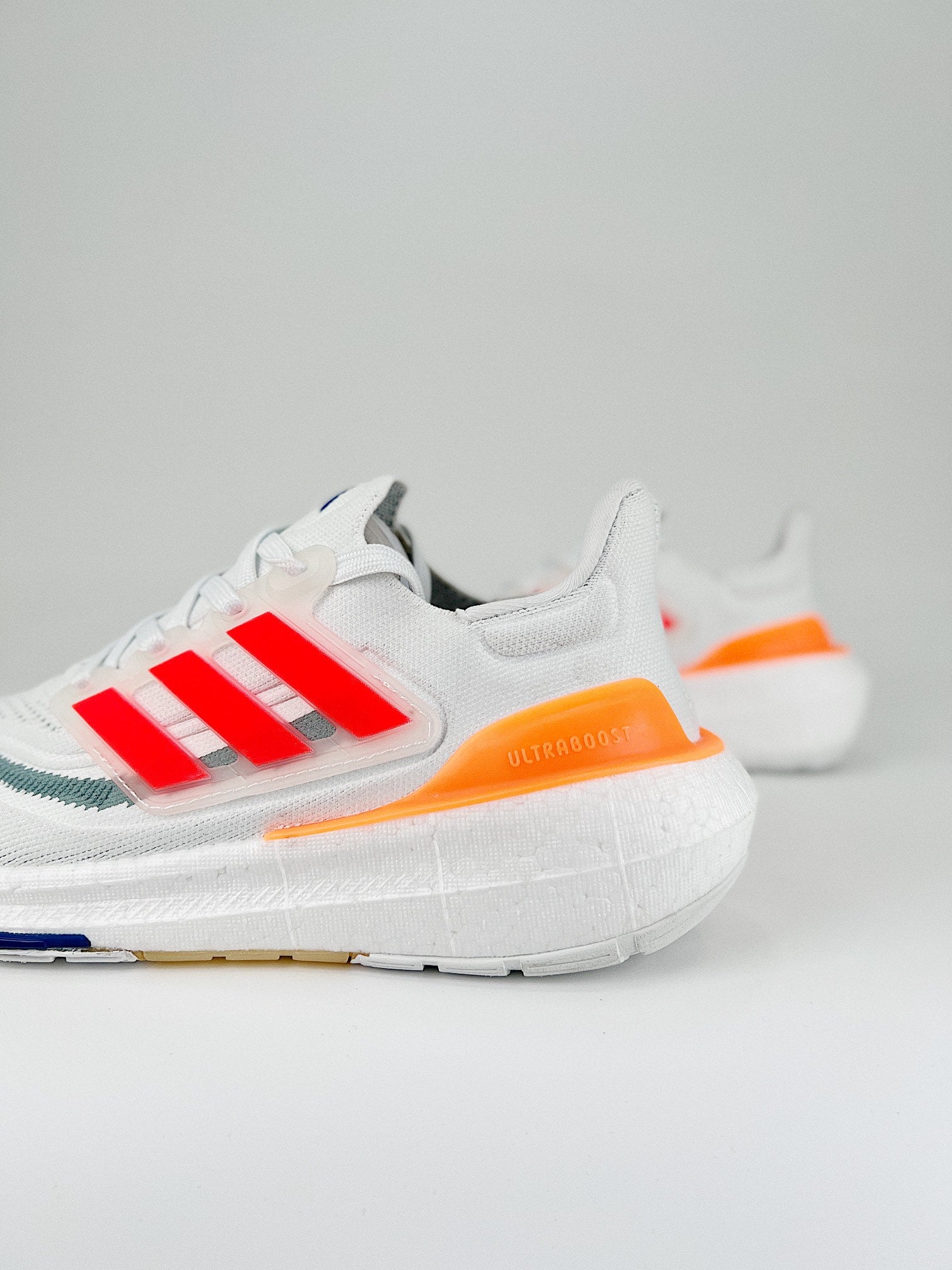 Tênis Adidas UltraBoost Light 23
