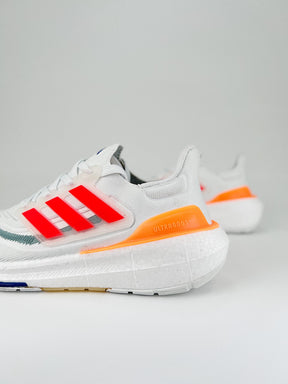 Tênis Adidas UltraBoost Light 23
