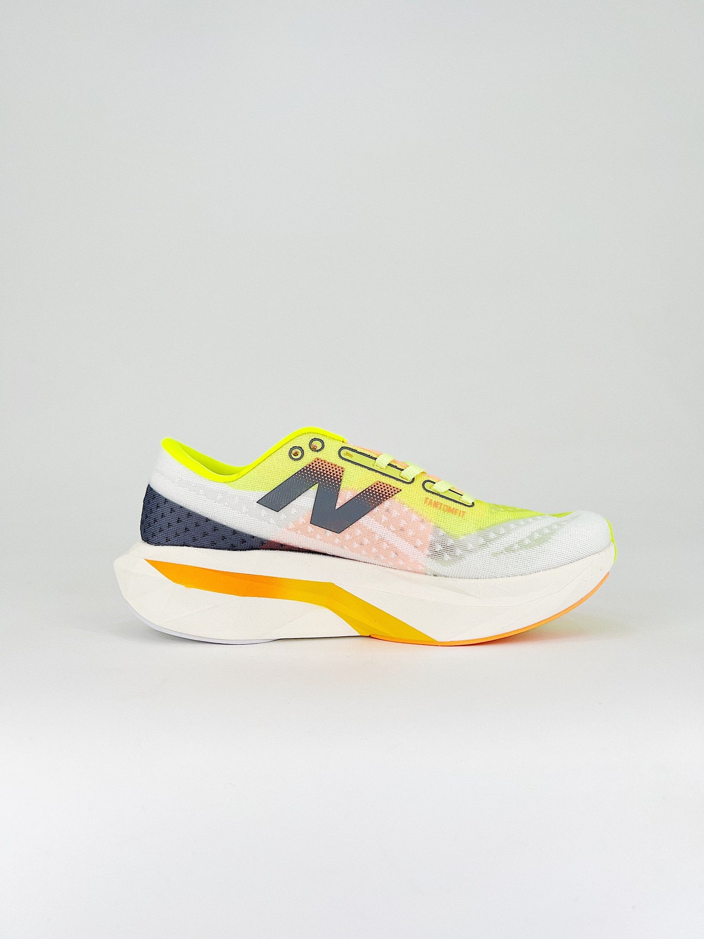 Tênis New Balance Fuelcell Supercomp Elite V4