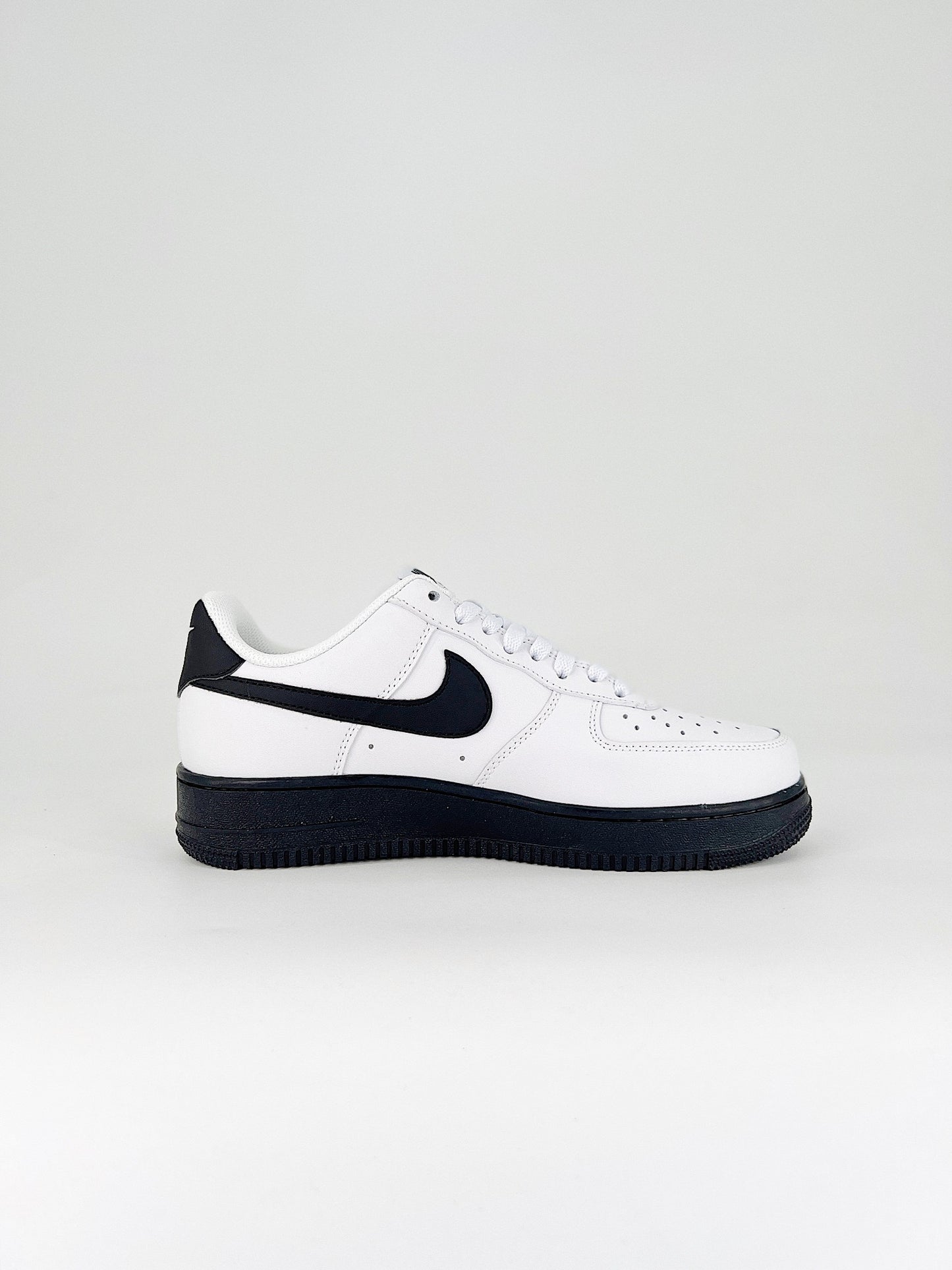 Nike Air Force 1 Low White Black Midsole
