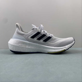 Tênis Adidas UltraBoost Light 23