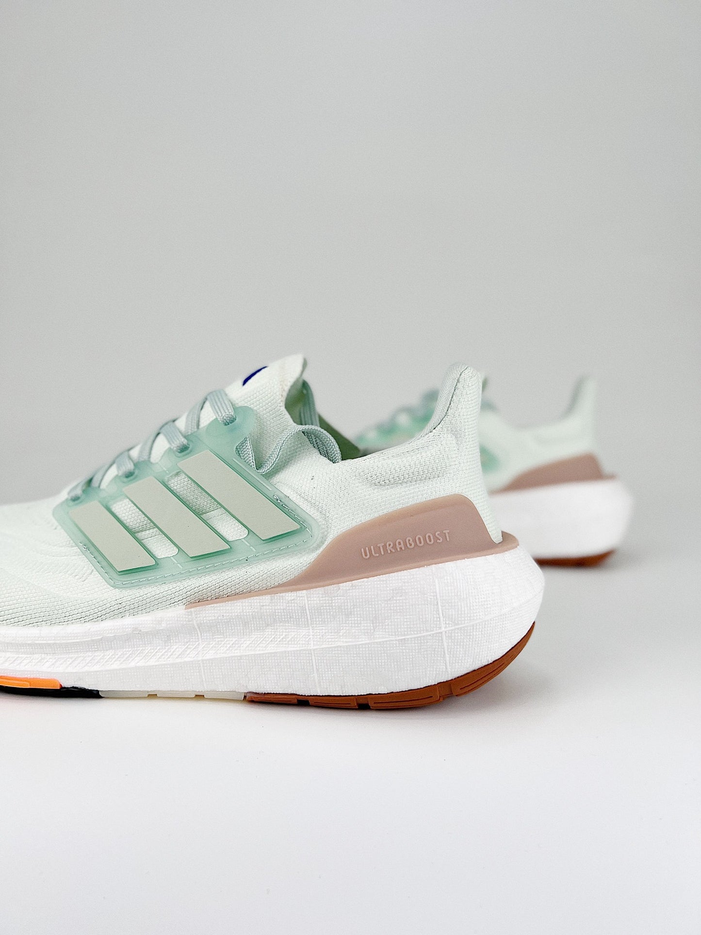 Tênis Adidas UltraBoost Light 23