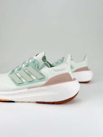 Tênis Adidas UltraBoost Light 23