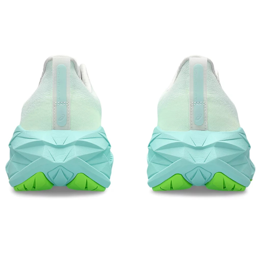 Tênis Asics Novablast 4