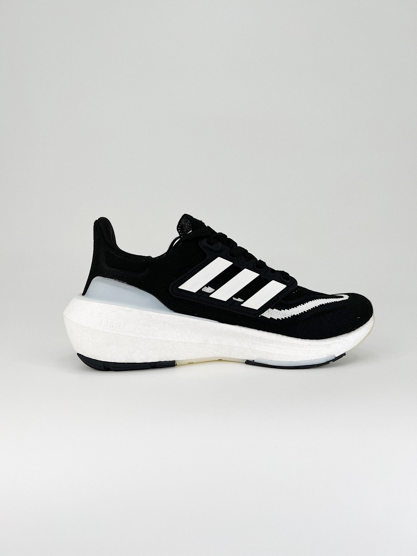 Tênis Adidas UltraBoost Light 23