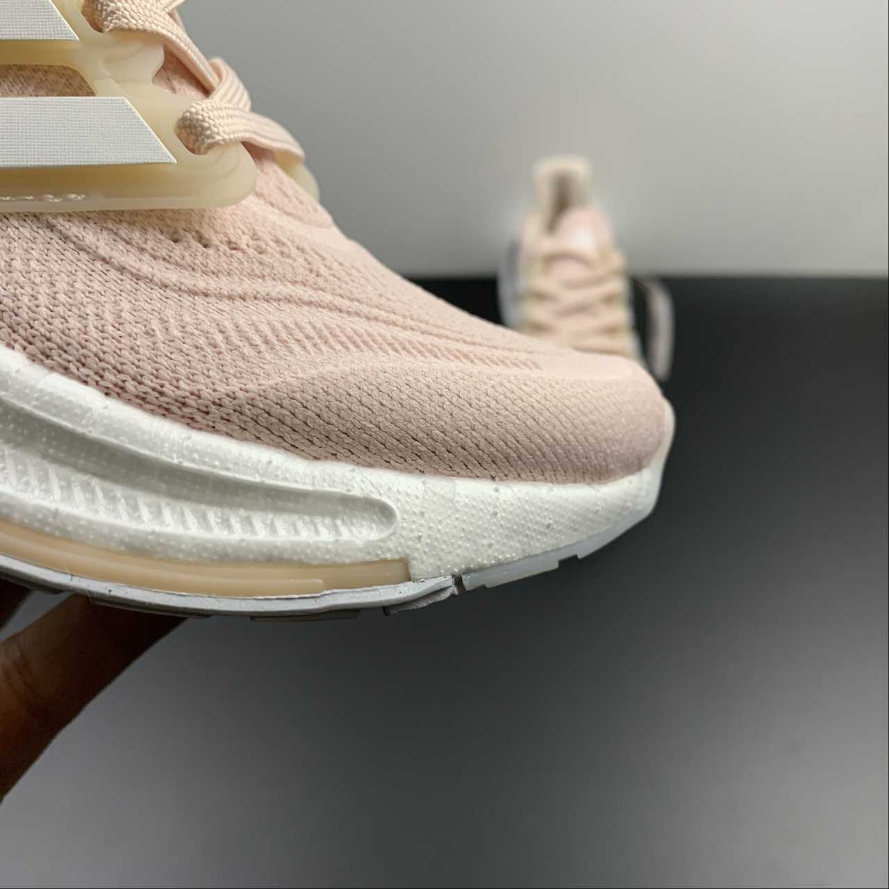 Tênis Adidas UltraBoost Light 23