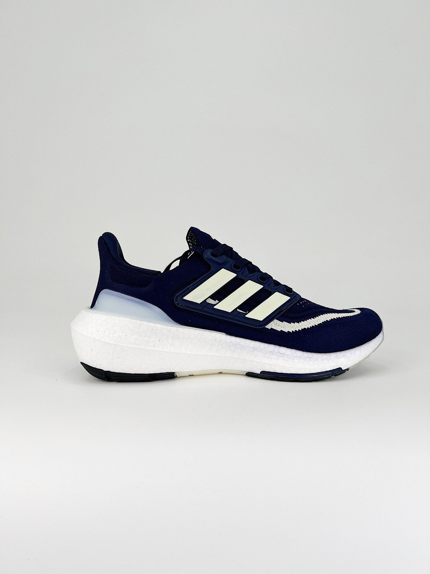 Tênis Adidas UltraBoost Light 23