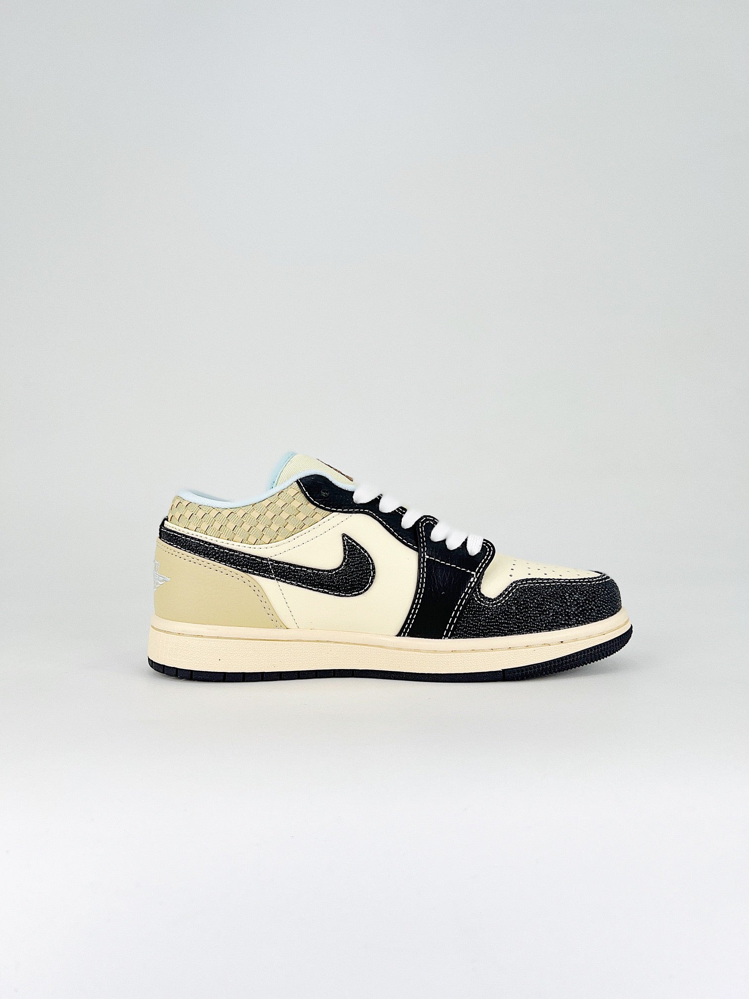 Air Jordan 1 Low SE Coconut Milk Black Muslin