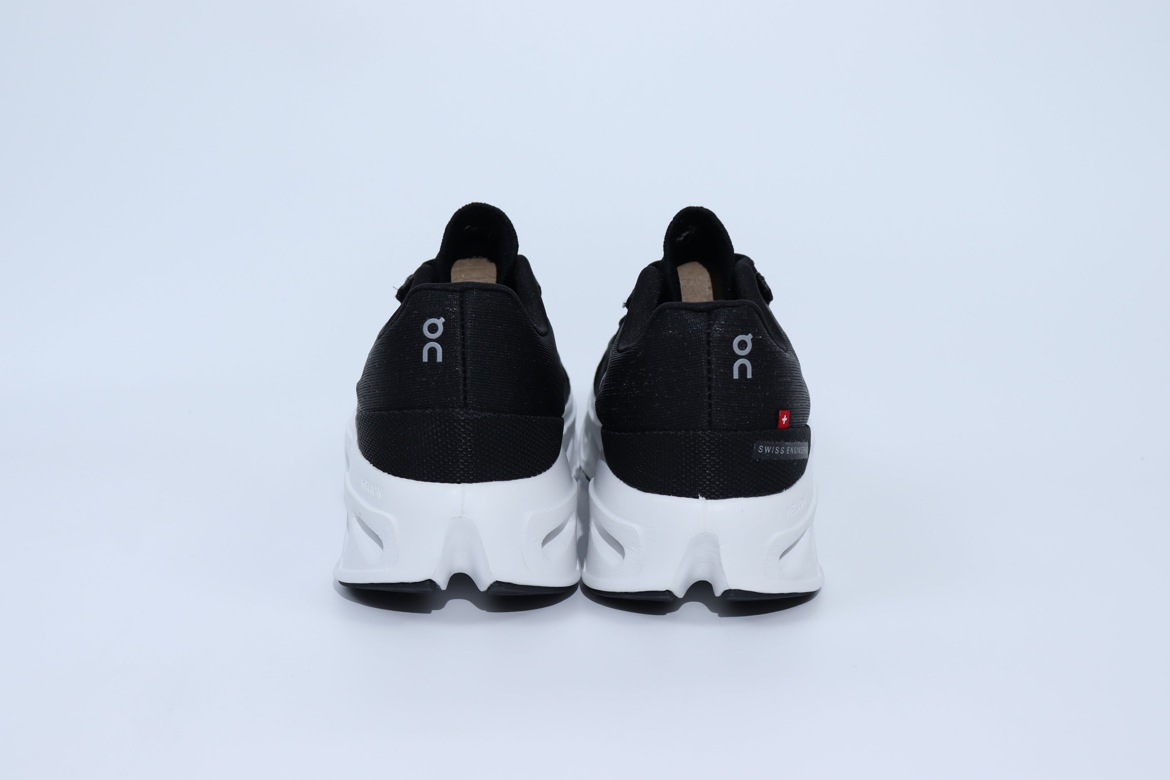 On Running Cloudeclipse Black White