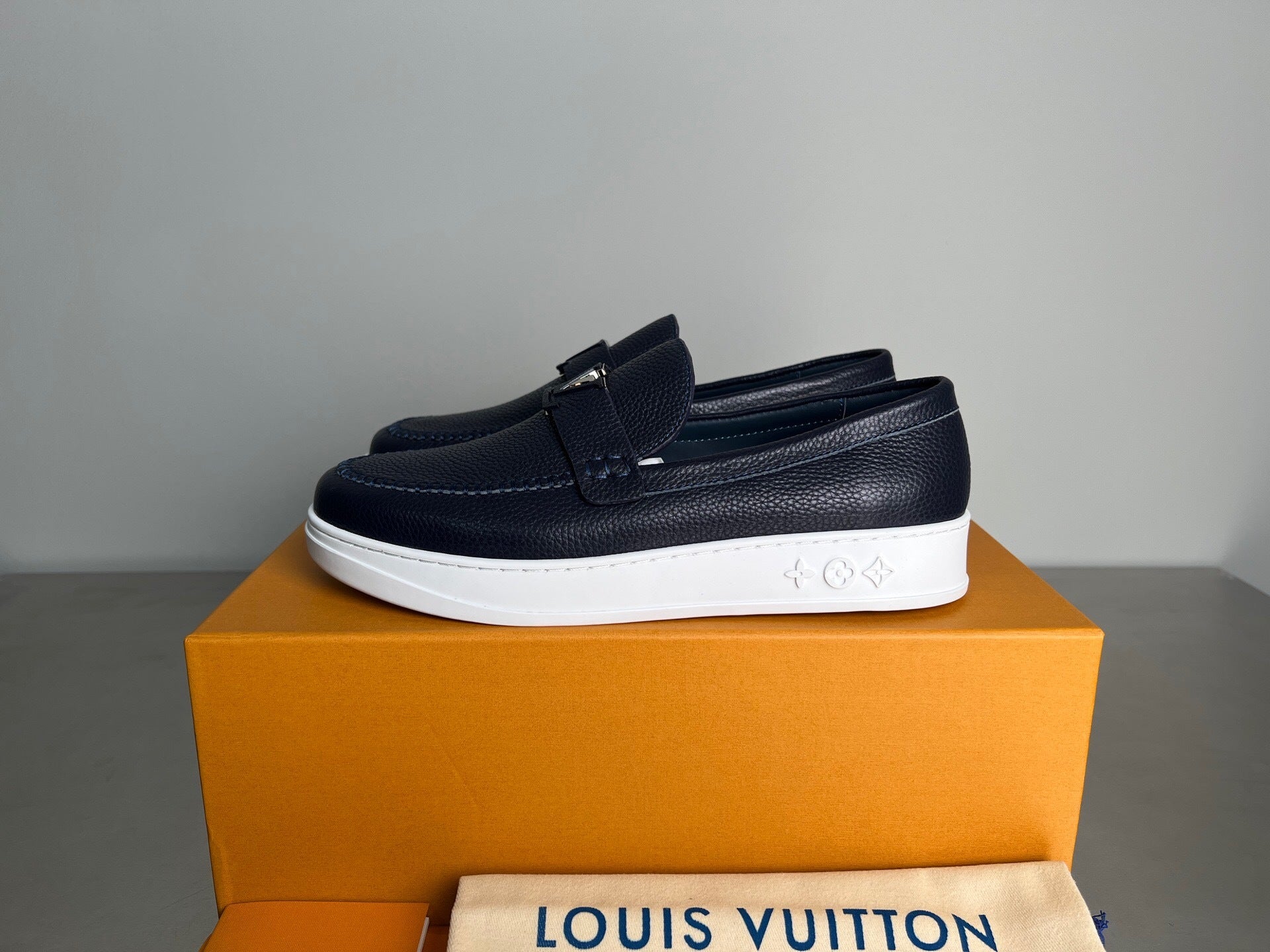 Sapato LV Resort Loafer Azul Marinho