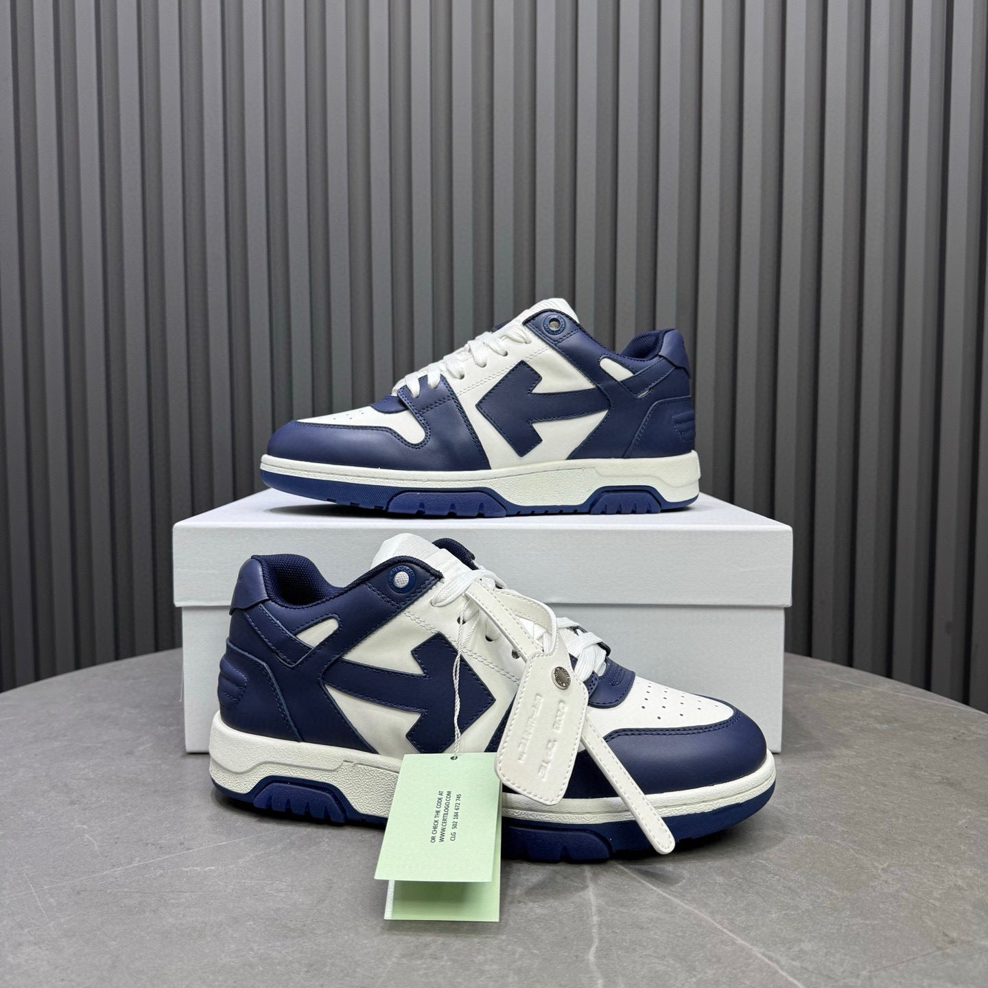 Tênis Off-White Out of Office