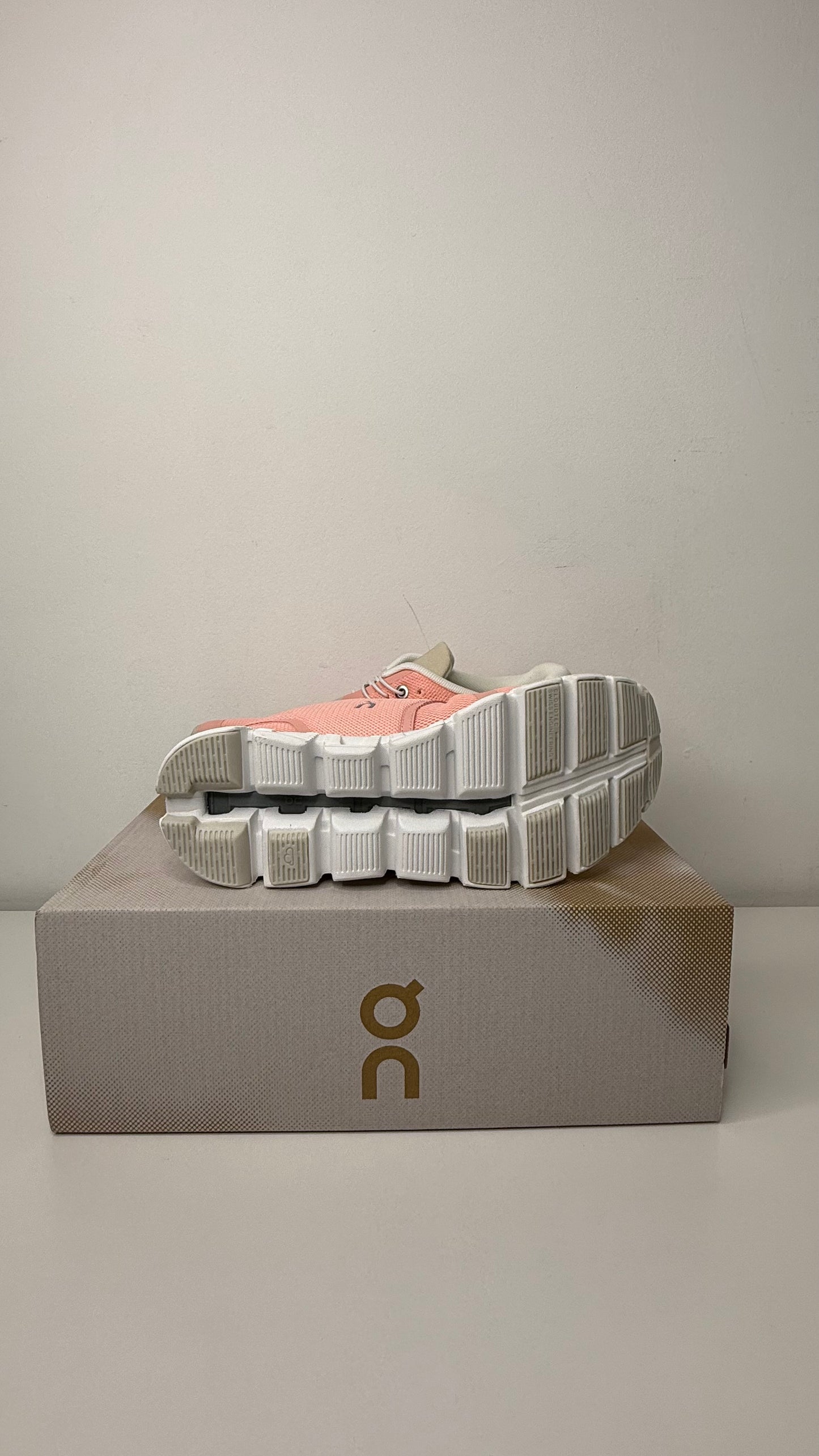 Tênis On Running Cloud 5 - PRONTA ENTREGA