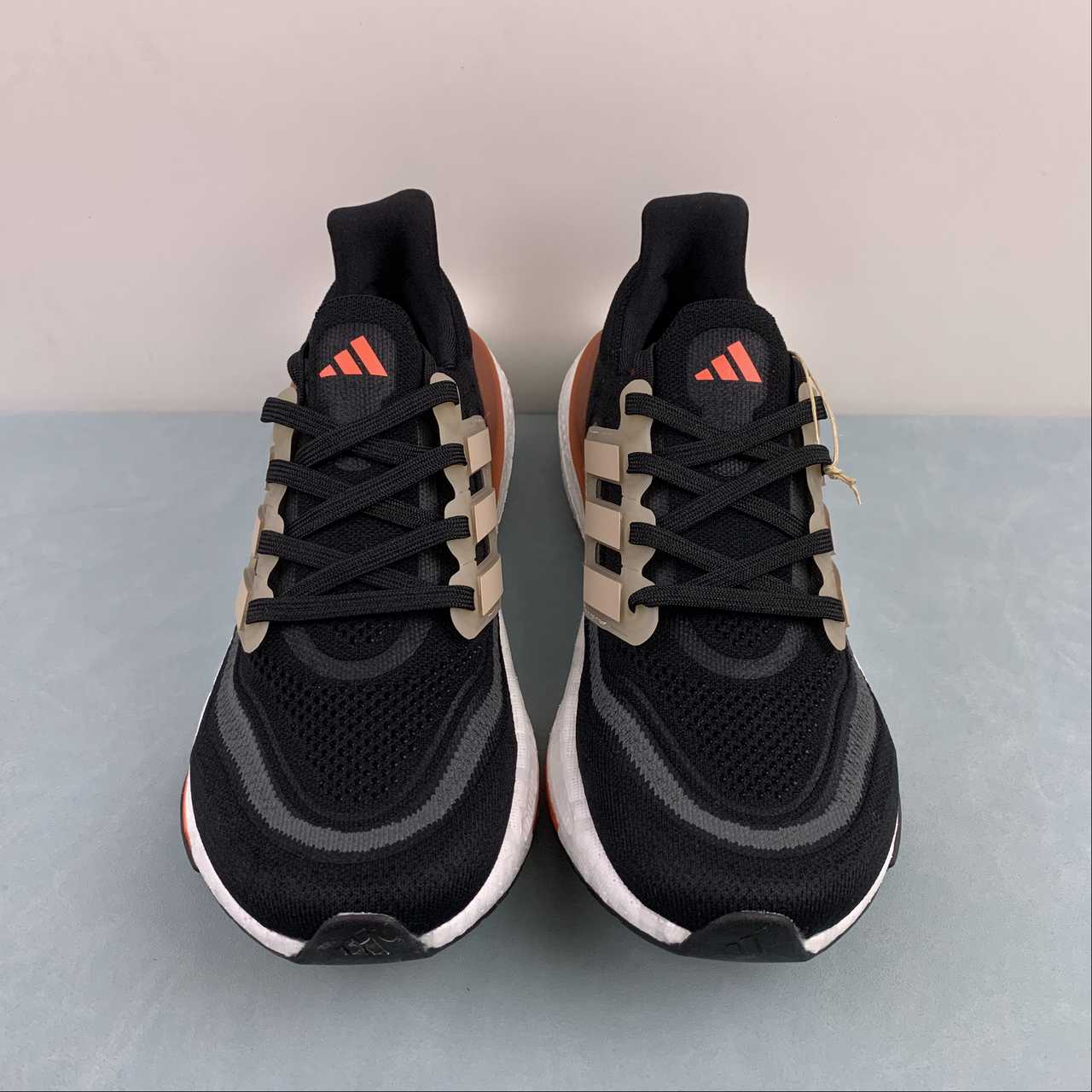 Tênis Adidas UltraBoost Light 23