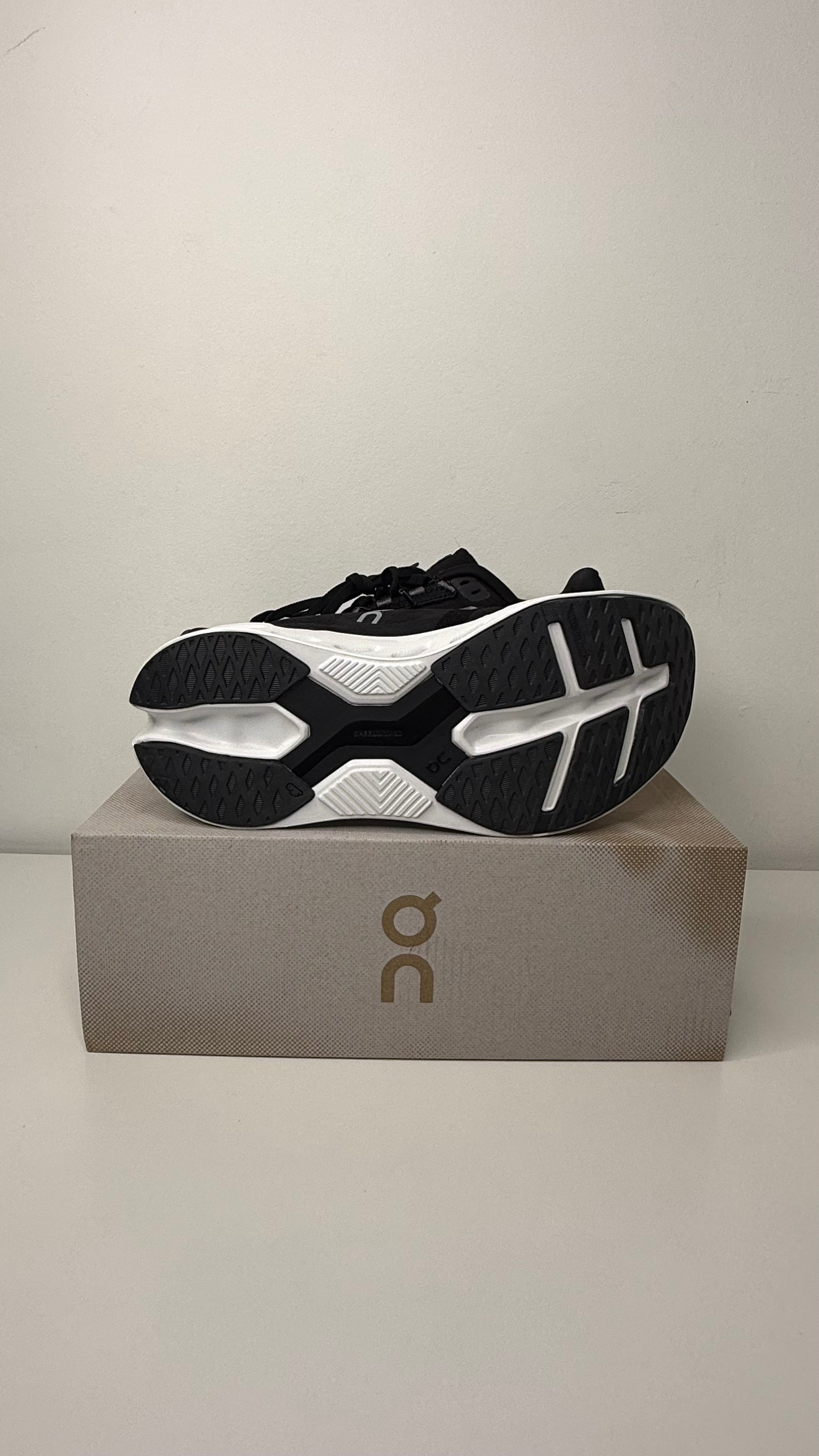 On Running Cloudeclipse Black White - PRONTA ENTREGA