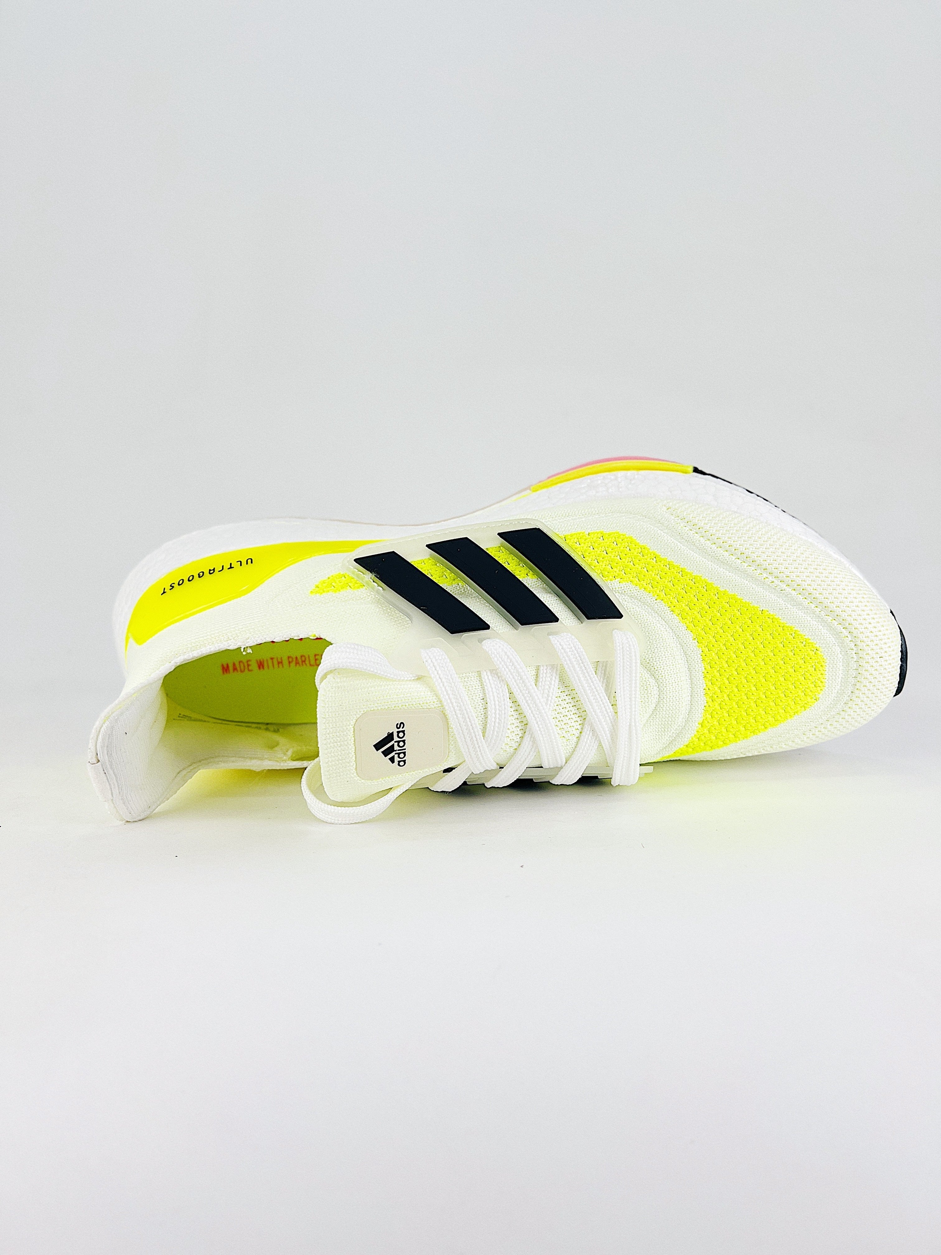 Tênis Adidas UltraBoost 21