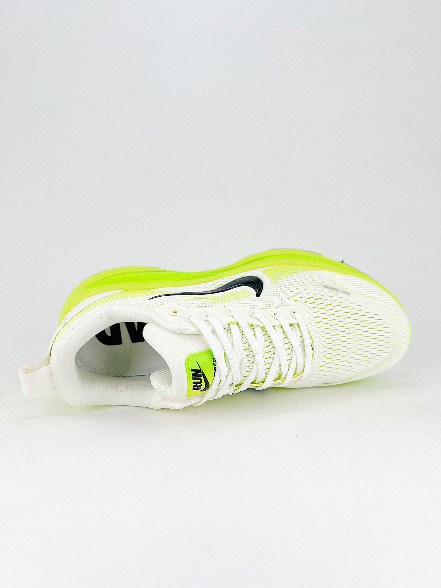 Tênis Nike Vomero 18