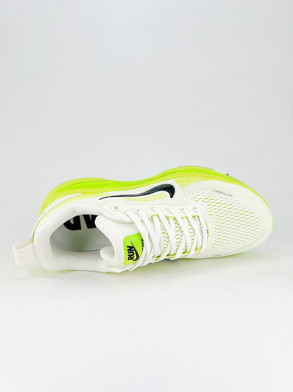 Tênis Nike Vomero 18