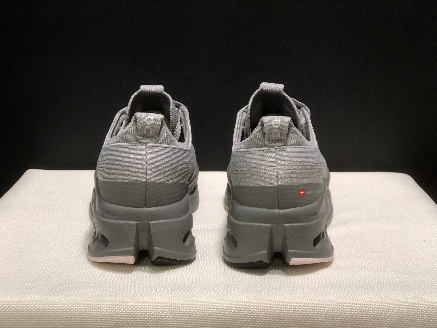 Tênis On Running Cloudsurfer Max