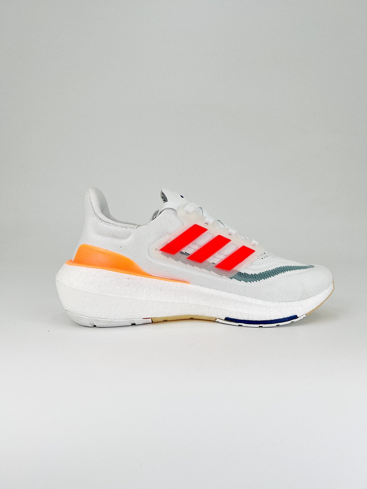Tênis Adidas UltraBoost Light 23