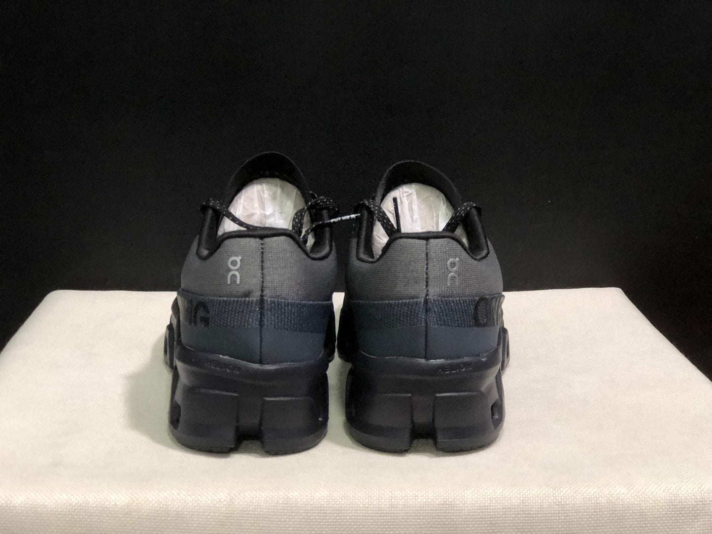 Tênis On Running Cloudmonster 2