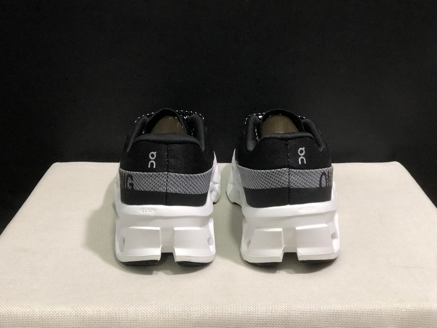 Tênis On Running Cloudmonster 2