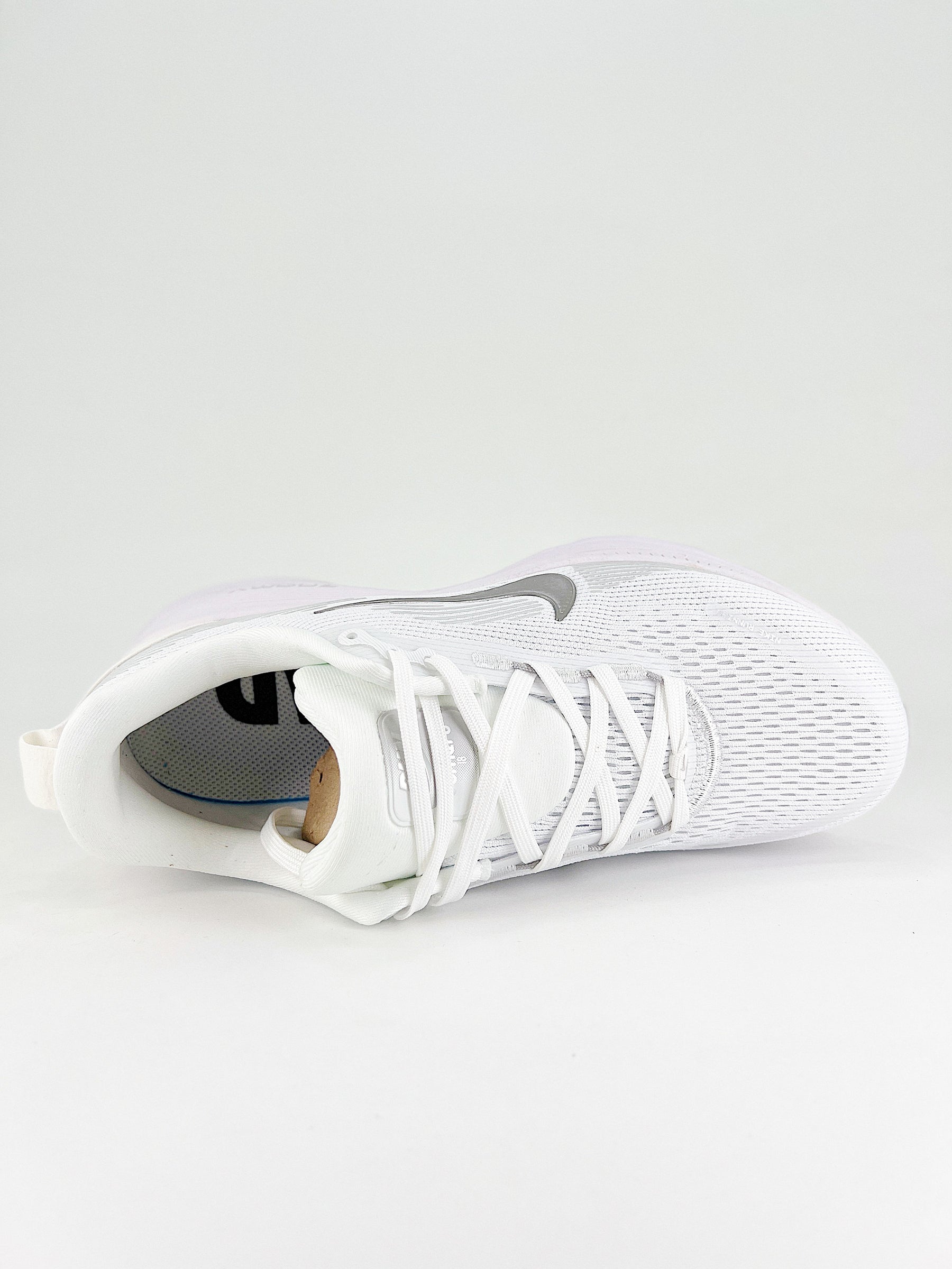 Tênis Nike Vomero 18