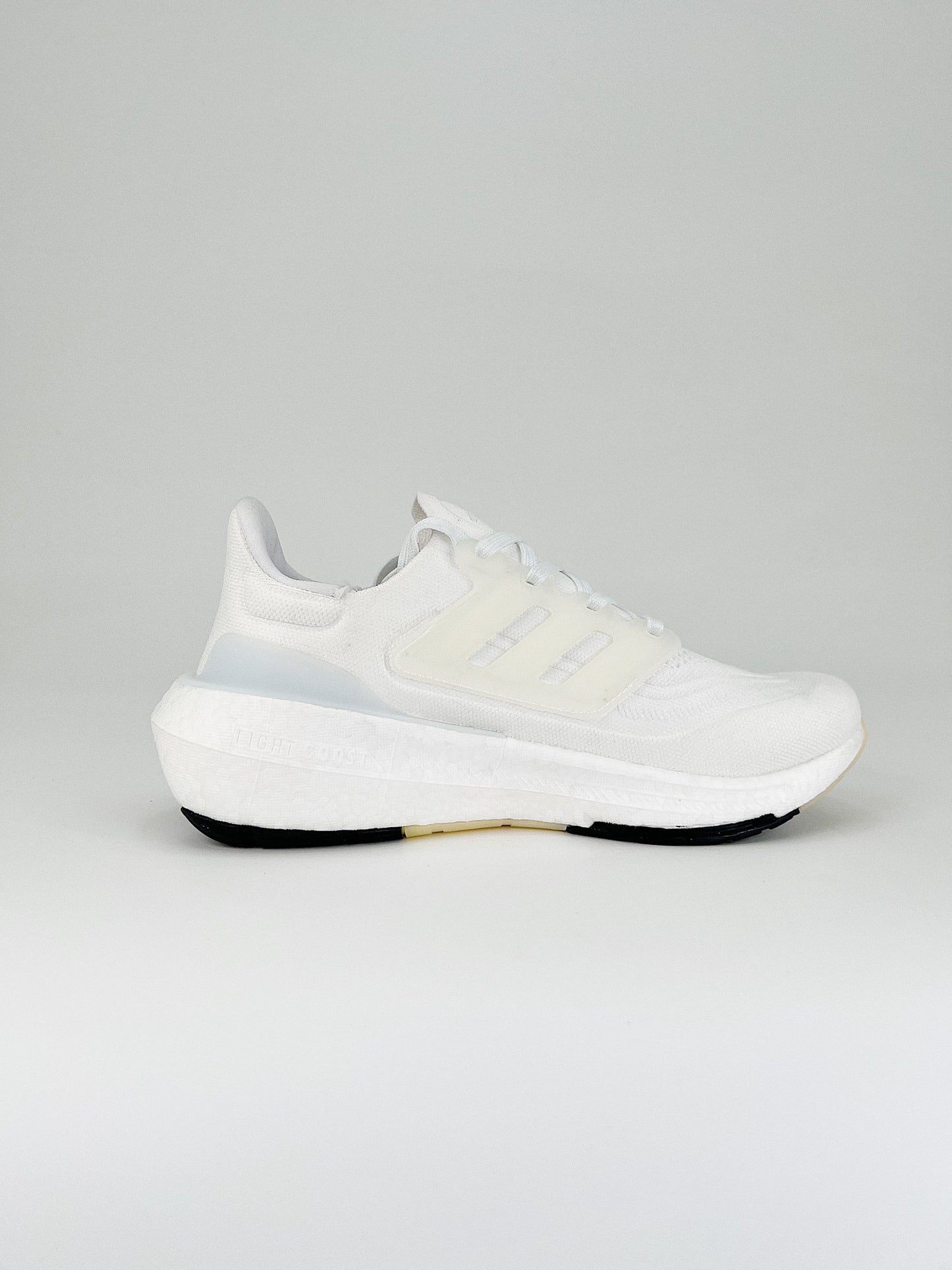 Tênis Adidas UltraBoost Light 23