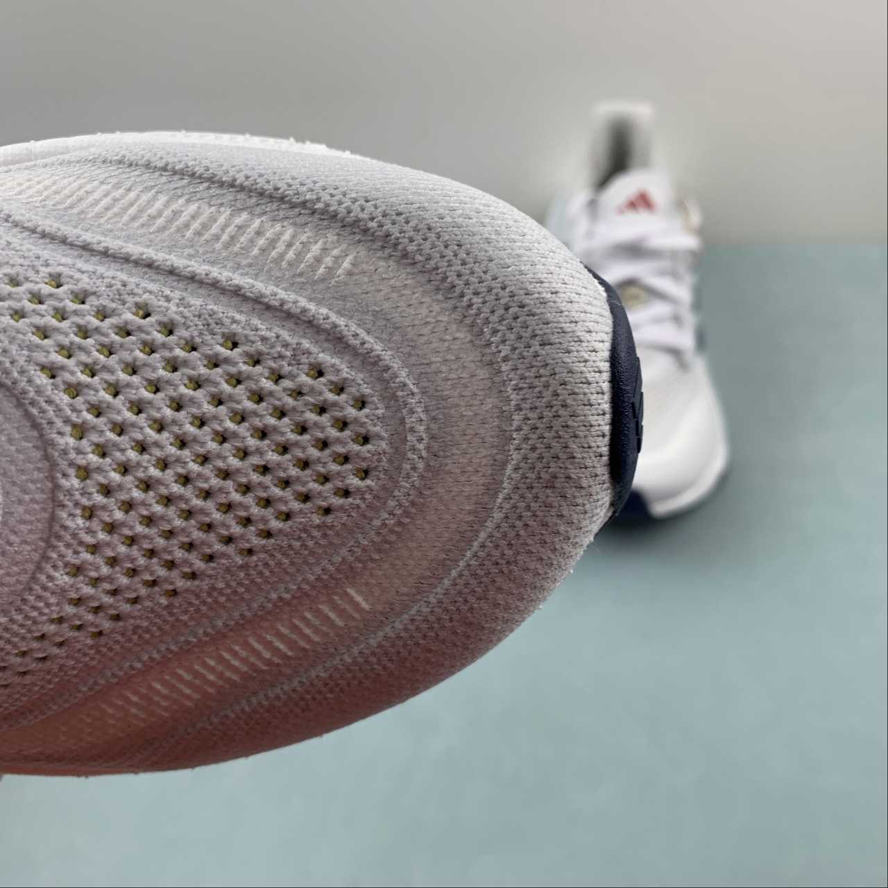 Tênis Adidas UltraBoost Light 23
