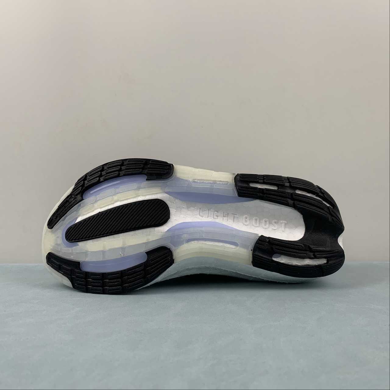 Tênis Adidas UltraBoost Light 23