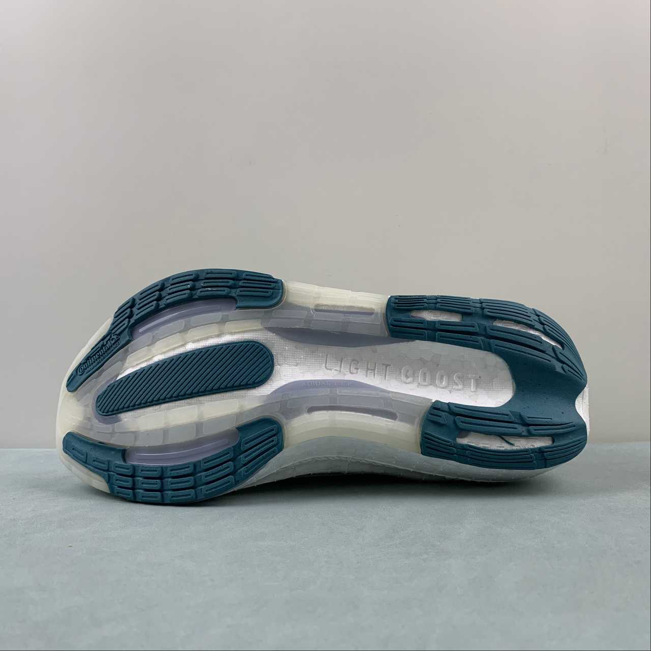 Tênis Adidas UltraBoost Light 23