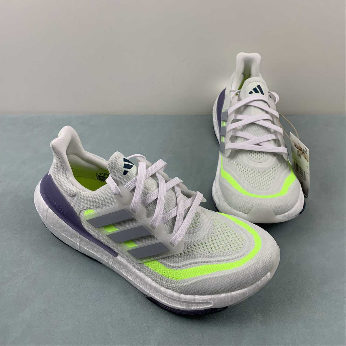 Tênis Adidas UltraBoost Light 23
