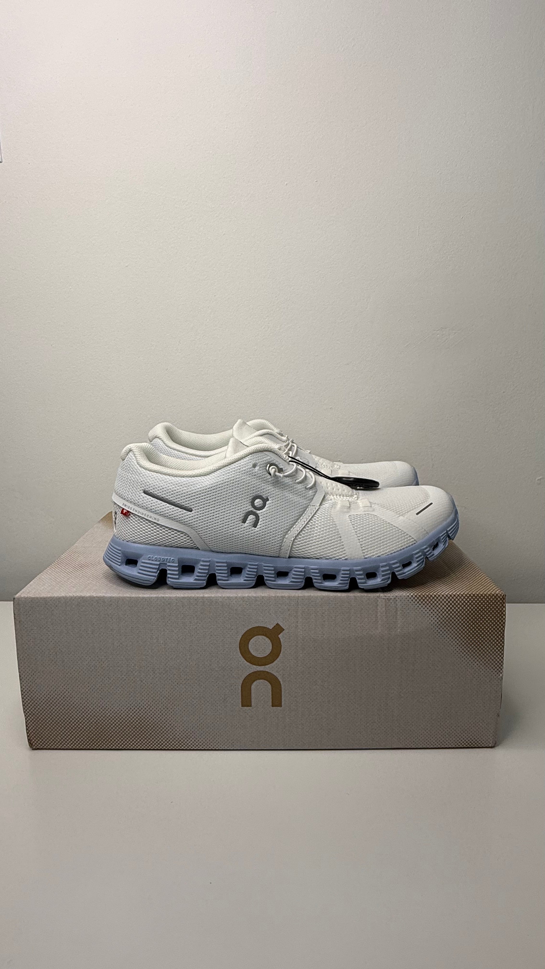 Tênis On Running Cloud 5 White Chambray - PRONTA ENTREGA