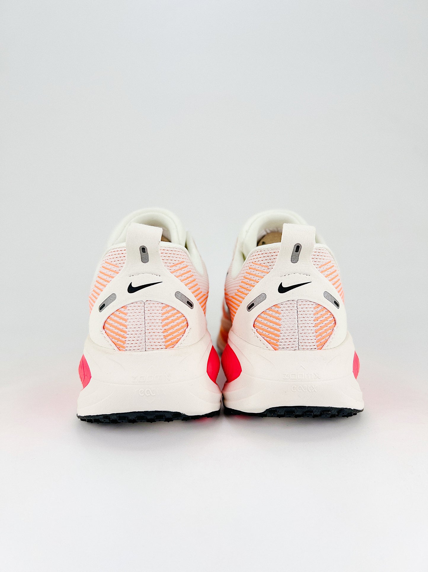 Tênis Nike Vomero 18