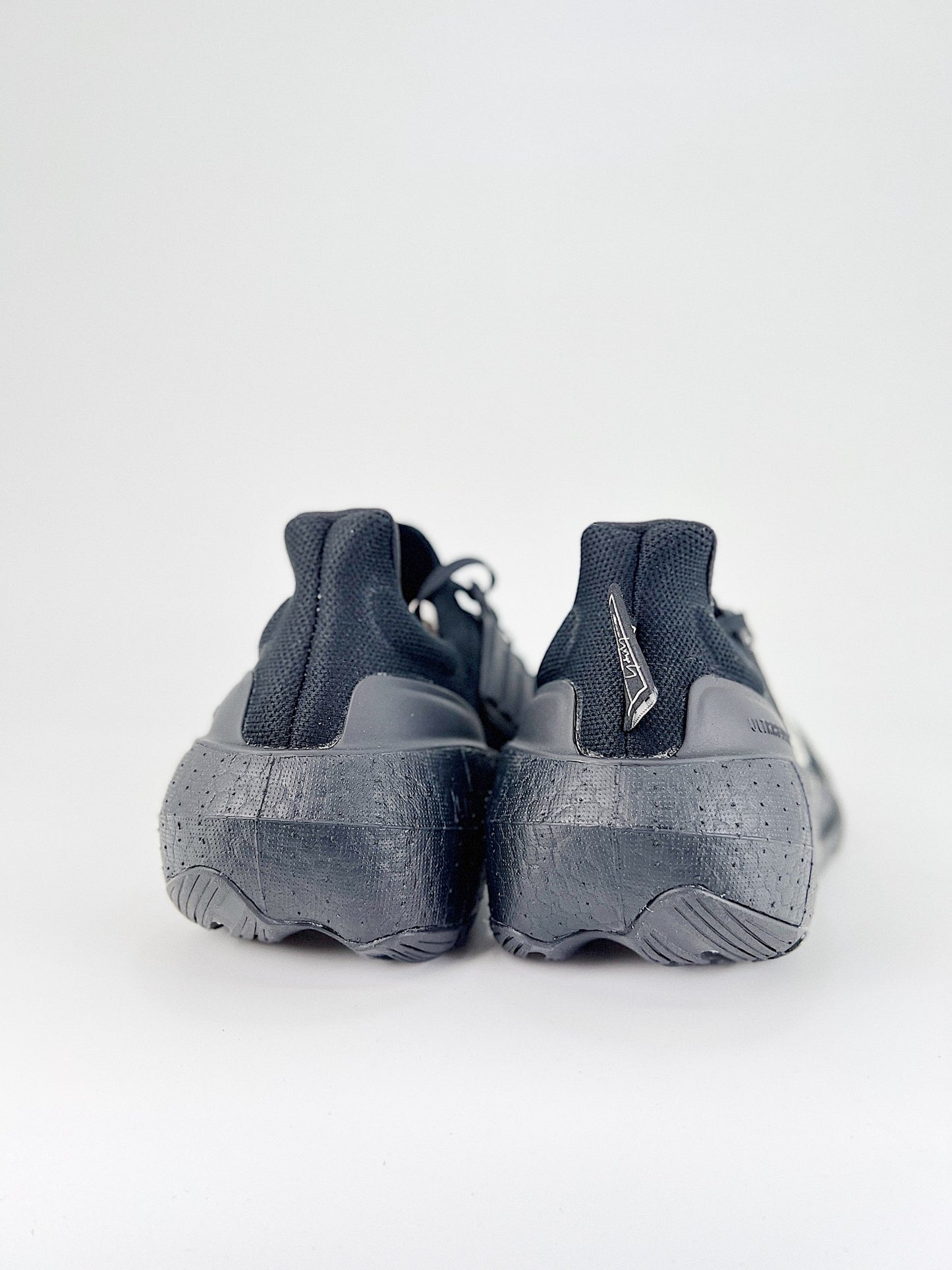 Tênis Y-3 Ultraboost Light 23