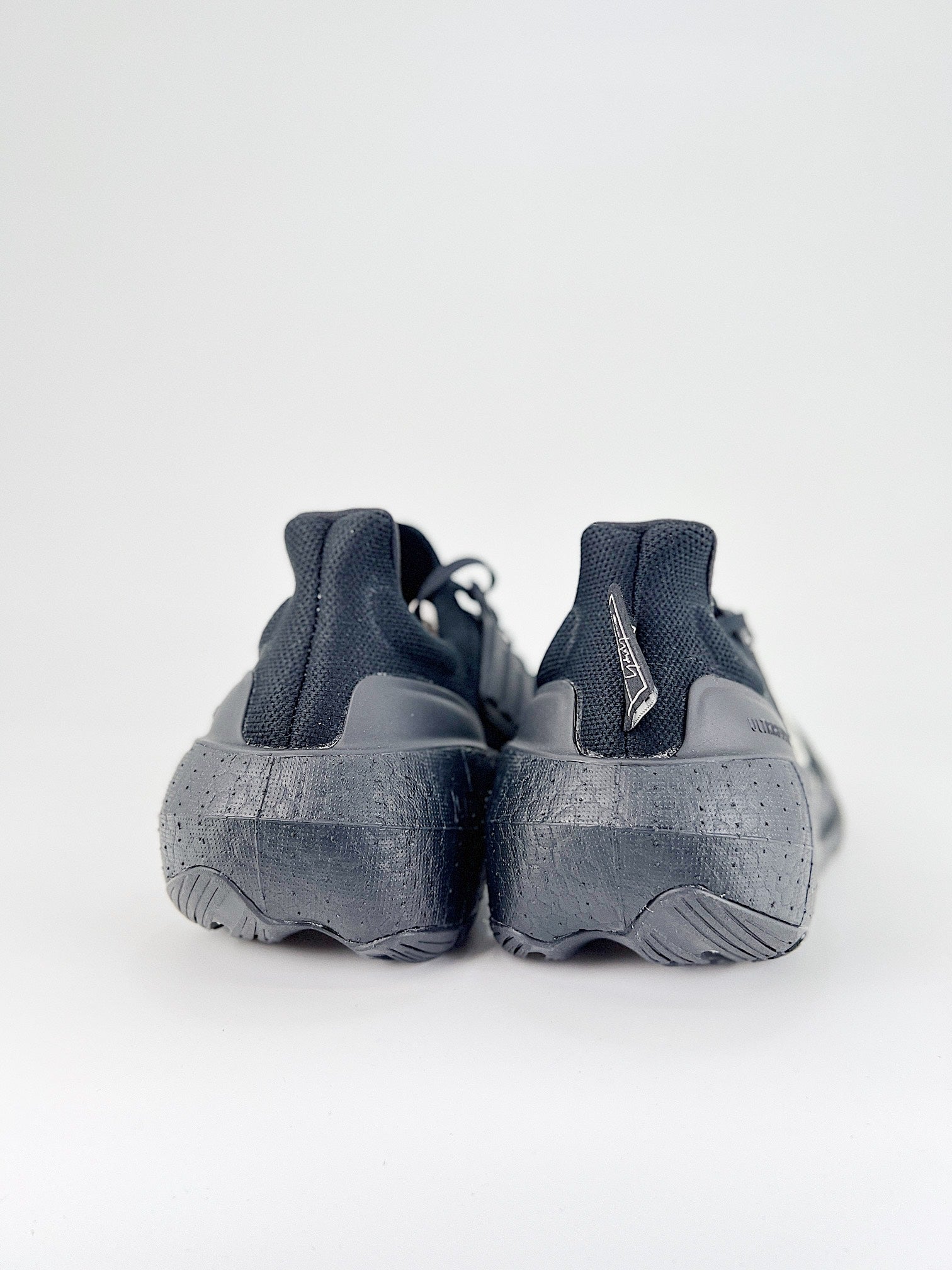 Tênis Y-3 Ultraboost Light 23