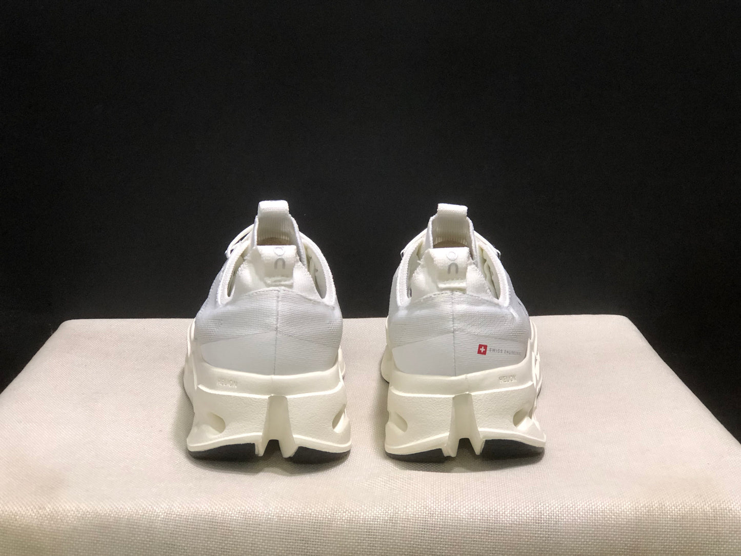 Tênis On Running Cloudsurfer Max